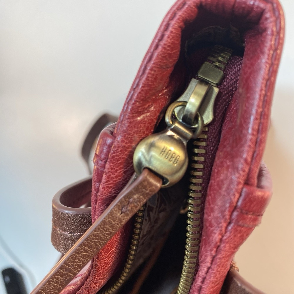Hobo Red Leather Brown Straps Shoulder Bag Purse Tote Zip Closure - Picture 12 of 16